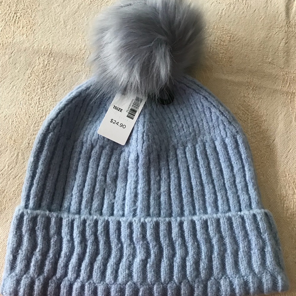 Pompom Beanie - Picture 5 of 5